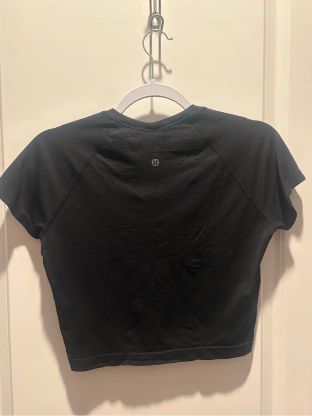 lululemon athletica Black Short Sleeve Crop Top - Picture 2 of 3